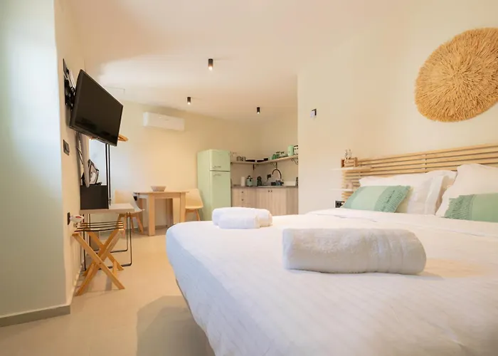 Paradise Wait Sophia Αρεόπολις